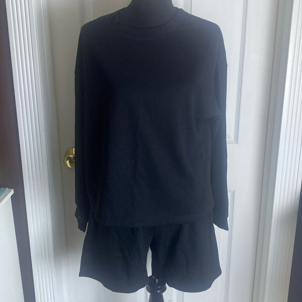Feathers Loungewear 2 Pc Top & Shorts Black Sz L Light Sweatshirt Material NWOT